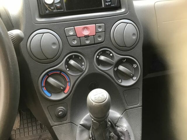 Желтый Фиат Панда, объемом двигателя 1.1 л и пробегом 172 тыс. км за 3500 $, фото 4 на Automoto.ua