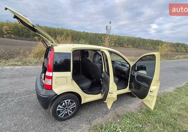 Желтый Фиат Панда, объемом двигателя 1.11 л и пробегом 241 тыс. км за 3300 $, фото 13 на Automoto.ua