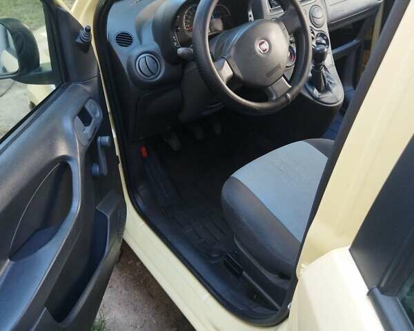 Жовтий Фіат Панда, об'ємом двигуна 1.24 л та пробігом 253 тис. км за 3800 $, фото 1 на Automoto.ua