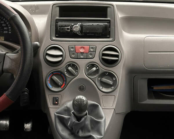 Синий Фиат Панда, объемом двигателя 1.11 л и пробегом 287 тыс. км за 2400 $, фото 21 на Automoto.ua