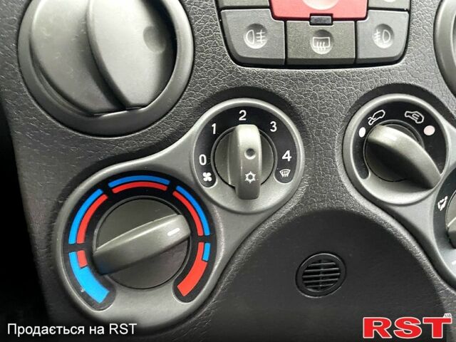 Синий Фиат Панда, объемом двигателя 1.2 л и пробегом 200 тыс. км за 3950 $, фото 10 на Automoto.ua