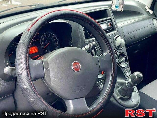 Синий Фиат Панда, объемом двигателя 1.2 л и пробегом 200 тыс. км за 3950 $, фото 11 на Automoto.ua