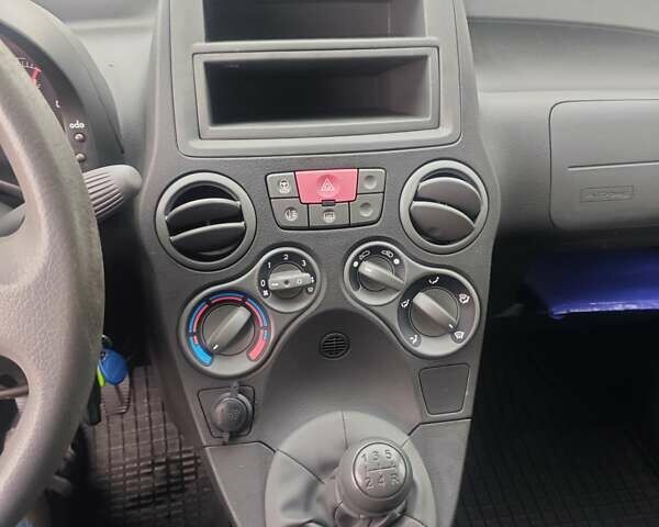 Синій Фіат Панда, об'ємом двигуна 1.1 л та пробігом 258 тис. км за 3300 $, фото 9 на Automoto.ua