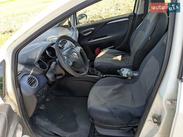 Білий Фіат Пунто Ево, об'ємом двигуна 1.2 л та пробігом 328 тис. км за 4100 $, фото 3 на Automoto.ua