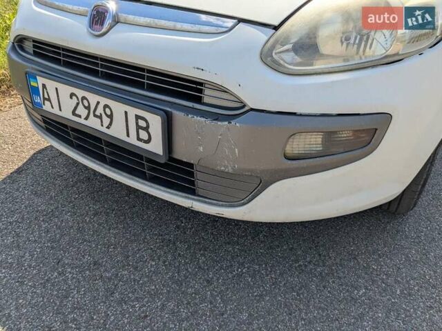 Білий Фіат Пунто Ево, об'ємом двигуна 1.2 л та пробігом 328 тис. км за 4100 $, фото 5 на Automoto.ua