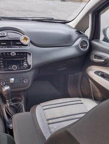 Чорний Фіат Пунто Ево, об'ємом двигуна 1.25 л та пробігом 271 тис. км за 4500 $, фото 7 на Automoto.ua