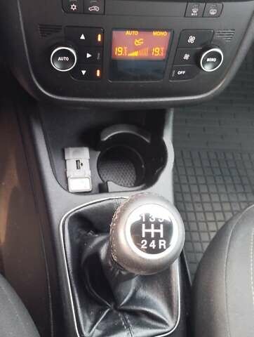 Чорний Фіат Пунто Ево, об'ємом двигуна 1.25 л та пробігом 271 тис. км за 4500 $, фото 3 на Automoto.ua