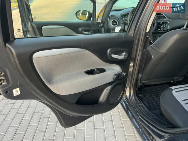 Серый Фиат Пунто Эво, объемом двигателя 1.37 л и пробегом 182 тыс. км за 5200 $, фото 13 на Automoto.ua