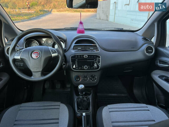 Серый Фиат Пунто Эво, объемом двигателя 1.37 л и пробегом 182 тыс. км за 5200 $, фото 14 на Automoto.ua