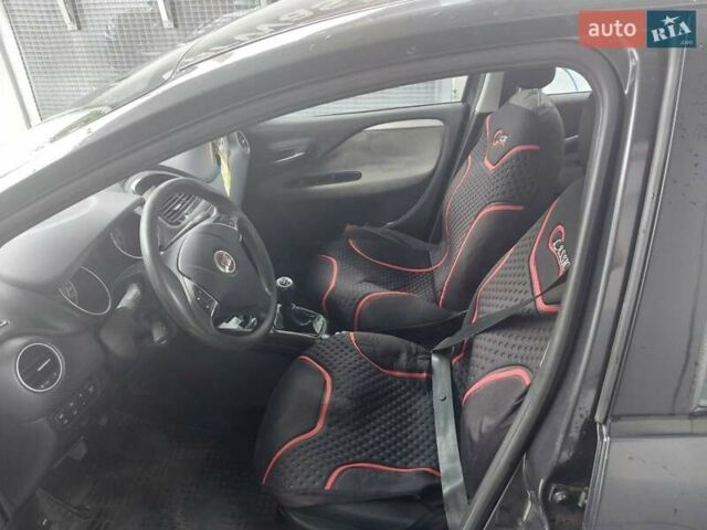 Серый Фиат Пунто Эво, объемом двигателя 1.25 л и пробегом 224 тыс. км за 4899 $, фото 6 на Automoto.ua