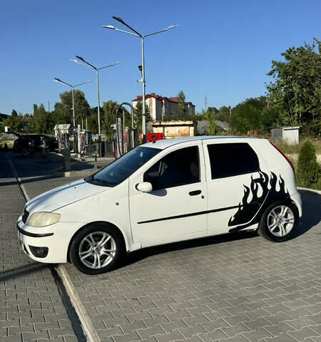 Белый Фиат Пунто, объемом двигателя 1.3 л и пробегом 345 тыс. км за 2800 $, фото 3 на Automoto.ua