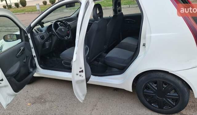 Белый Фиат Пунто, объемом двигателя 1.24 л и пробегом 159 тыс. км за 3650 $, фото 13 на Automoto.ua