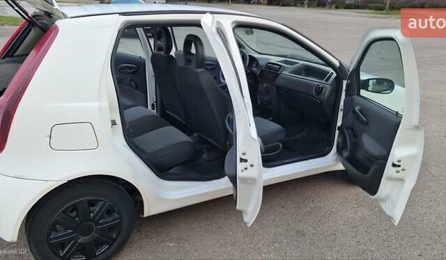 Белый Фиат Пунто, объемом двигателя 1.24 л и пробегом 159 тыс. км за 3650 $, фото 20 на Automoto.ua