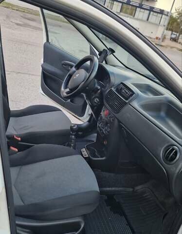 Белый Фиат Пунто, объемом двигателя 1.24 л и пробегом 159 тыс. км за 3650 $, фото 17 на Automoto.ua