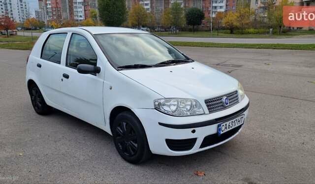 Белый Фиат Пунто, объемом двигателя 1.24 л и пробегом 159 тыс. км за 3650 $, фото 4 на Automoto.ua