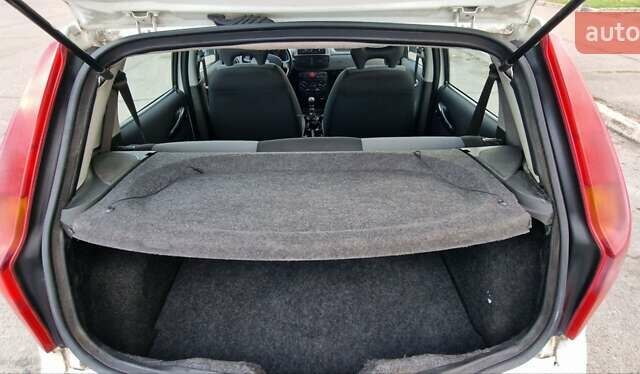 Белый Фиат Пунто, объемом двигателя 1.24 л и пробегом 159 тыс. км за 3650 $, фото 14 на Automoto.ua