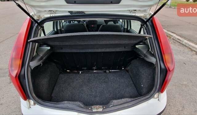 Белый Фиат Пунто, объемом двигателя 1.24 л и пробегом 159 тыс. км за 3650 $, фото 12 на Automoto.ua