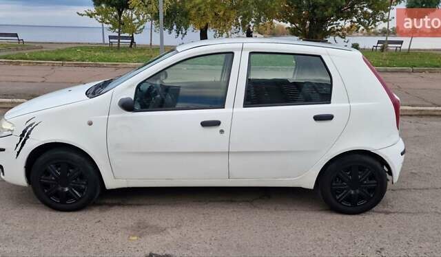 Белый Фиат Пунто, объемом двигателя 1.24 л и пробегом 159 тыс. км за 3650 $, фото 3 на Automoto.ua