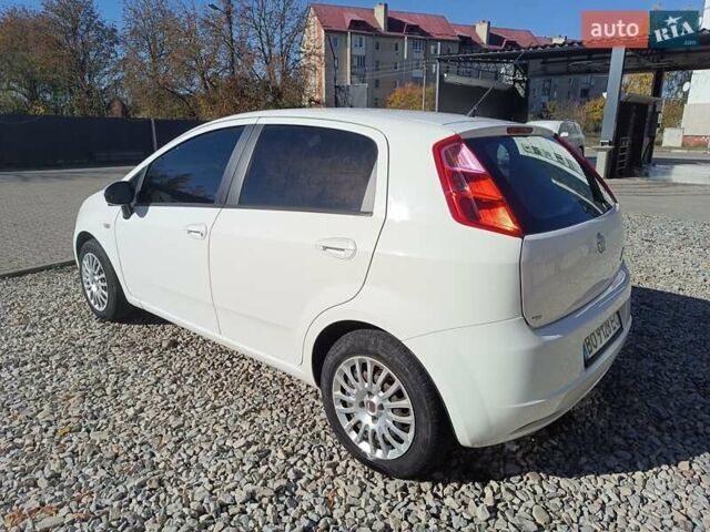 Фиат Пунто 2008 в Калуше на Automoto.ua Белый Фиат Пунто, объемом двигателя 1.3 л и пробегом 216 тыс. км за 4000 $, фото 2 на Automoto.ua