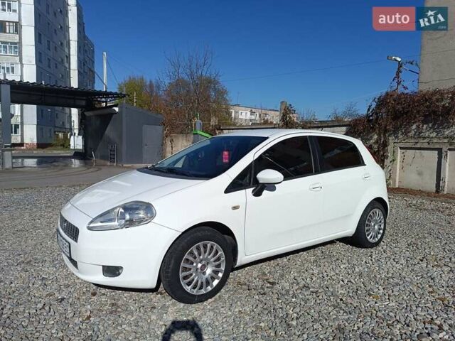 Фиат Пунто 2008 в Калуше на Automoto.ua Белый Фиат Пунто, объемом двигателя 1.3 л и пробегом 216 тыс. км за 4000 $, фото 5 на Automoto.ua