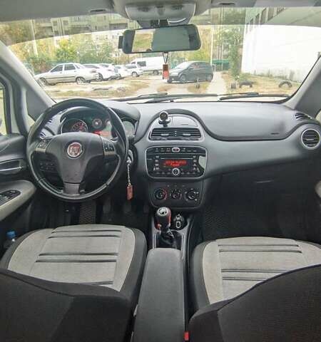 Білий Фіат Пунто, об'ємом двигуна 1.4 л та пробігом 215 тис. км за 4500 $, фото 5 на Automoto.ua