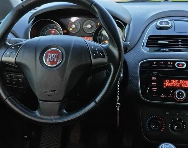 Белый Фиат Пунто, объемом двигателя 1.4 л и пробегом 214 тыс. км за 5100 $, фото 1 на Automoto.ua