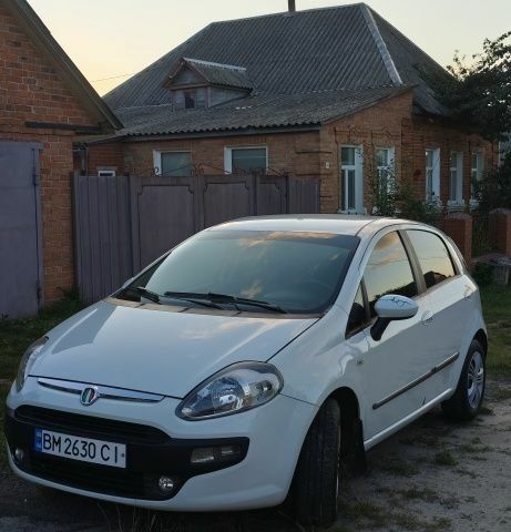 Белый Фиат Пунто, объемом двигателя 1.4 л и пробегом 214 тыс. км за 5100 $, фото 3 на Automoto.ua