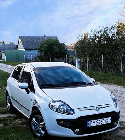Білий Фіат Пунто, об'ємом двигуна 1.4 л та пробігом 215 тис. км за 4500 $, фото 1 на Automoto.ua