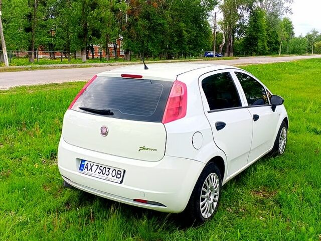 Белый Фиат Пунто, объемом двигателя 1.2 л и пробегом 300 тыс. км за 3900 $, фото 4 на Automoto.ua