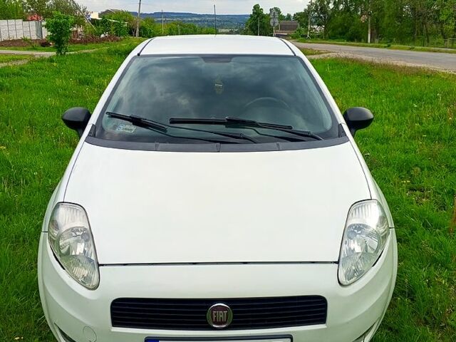 Белый Фиат Пунто, объемом двигателя 1.2 л и пробегом 300 тыс. км за 3900 $, фото 2 на Automoto.ua