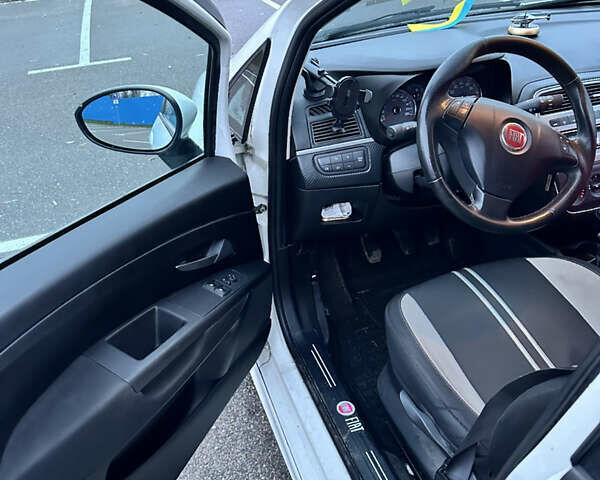 Білий Фіат Пунто, об'ємом двигуна 1.37 л та пробігом 208 тис. км за 3700 $, фото 11 на Automoto.ua