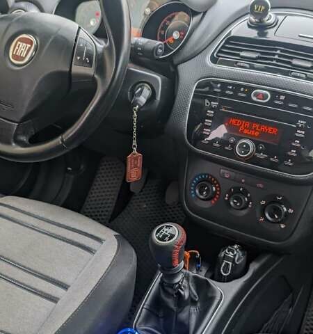 Білий Фіат Пунто, об'ємом двигуна 1.4 л та пробігом 215 тис. км за 4500 $, фото 4 на Automoto.ua