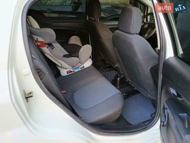 Белый Фиат Пунто, объемом двигателя 1.25 л и пробегом 227 тыс. км за 4800 $, фото 13 на Automoto.ua