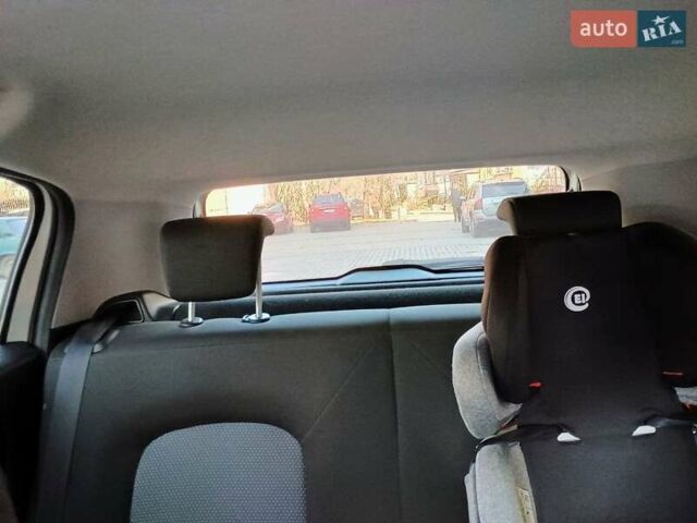 Белый Фиат Пунто, объемом двигателя 1.25 л и пробегом 227 тыс. км за 4800 $, фото 8 на Automoto.ua