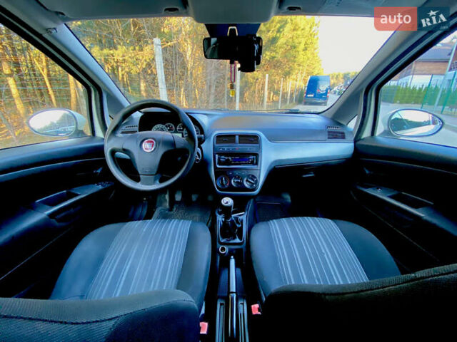 Белый Фиат Пунто, объемом двигателя 1.3 л и пробегом 270 тыс. км за 3999 $, фото 10 на Automoto.ua