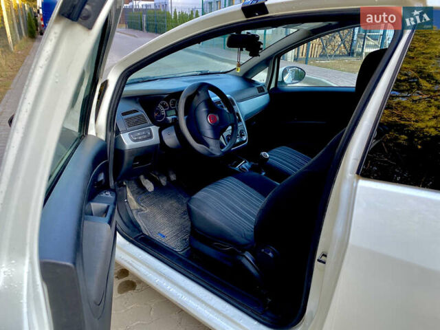 Белый Фиат Пунто, объемом двигателя 1.3 л и пробегом 270 тыс. км за 3999 $, фото 9 на Automoto.ua