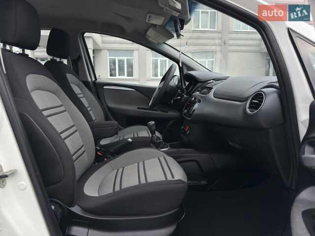 Білий Фіат Пунто, об'ємом двигуна 1.3 л та пробігом 118 тис. км за 3990 $, фото 40 на Automoto.ua
