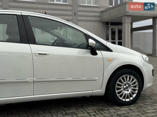 Білий Фіат Пунто, об'ємом двигуна 1.3 л та пробігом 118 тис. км за 3990 $, фото 19 на Automoto.ua