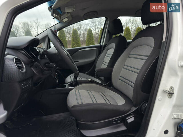Білий Фіат Пунто, об'ємом двигуна 1.3 л та пробігом 118 тис. км за 3990 $, фото 28 на Automoto.ua