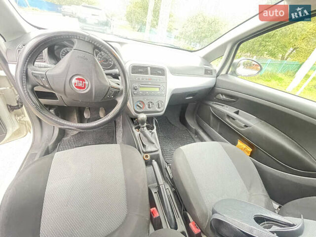 Білий Фіат Пунто, об'ємом двигуна 1.24 л та пробігом 179 тис. км за 3400 $, фото 8 на Automoto.ua