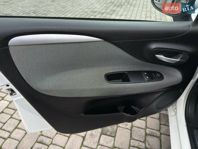 Білий Фіат Пунто, об'ємом двигуна 1.3 л та пробігом 118 тис. км за 3990 $, фото 26 на Automoto.ua