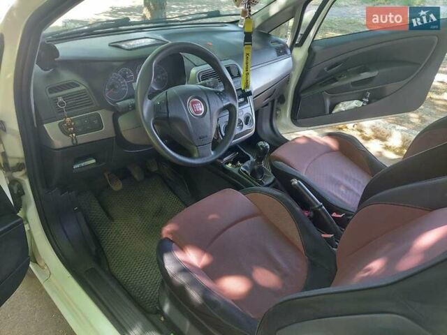 Белый Фиат Пунто, объемом двигателя 1.25 л и пробегом 161 тыс. км за 3900 $, фото 23 на Automoto.ua