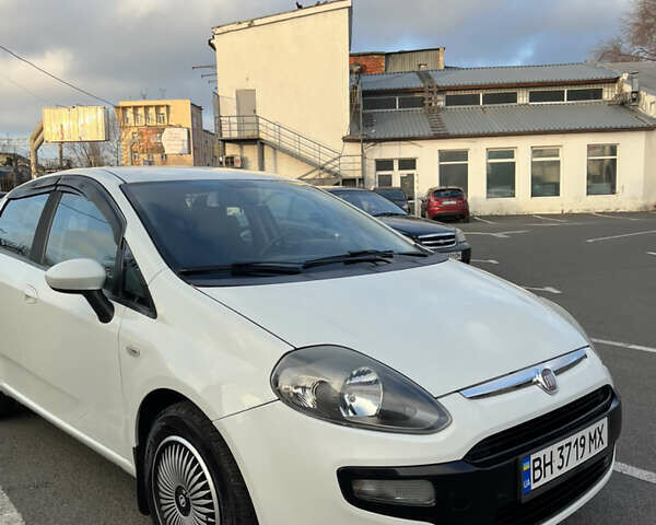 Белый Фиат Пунто, объемом двигателя 1.4 л и пробегом 192 тыс. км за 5499 $, фото 4 на Automoto.ua