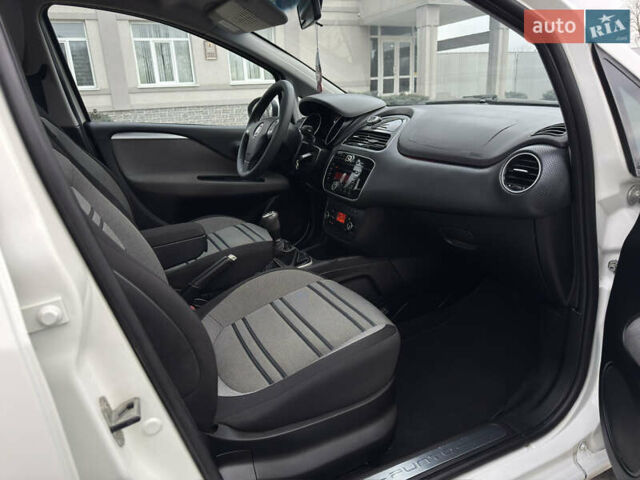 Білий Фіат Пунто, об'ємом двигуна 1.3 л та пробігом 118 тис. км за 3990 $, фото 39 на Automoto.ua