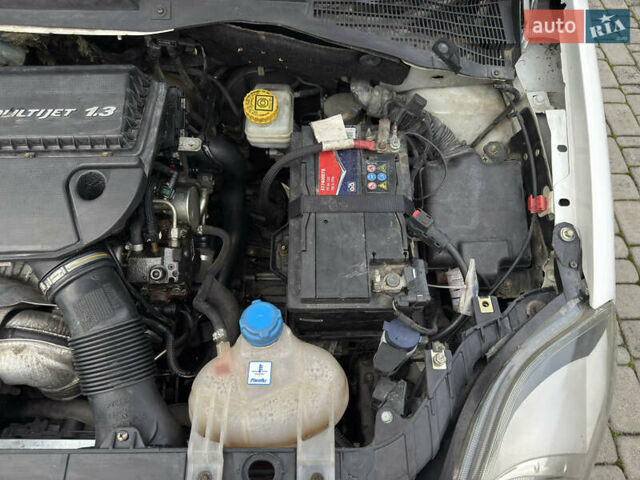 Білий Фіат Пунто, об'ємом двигуна 1.3 л та пробігом 118 тис. км за 3990 $, фото 43 на Automoto.ua