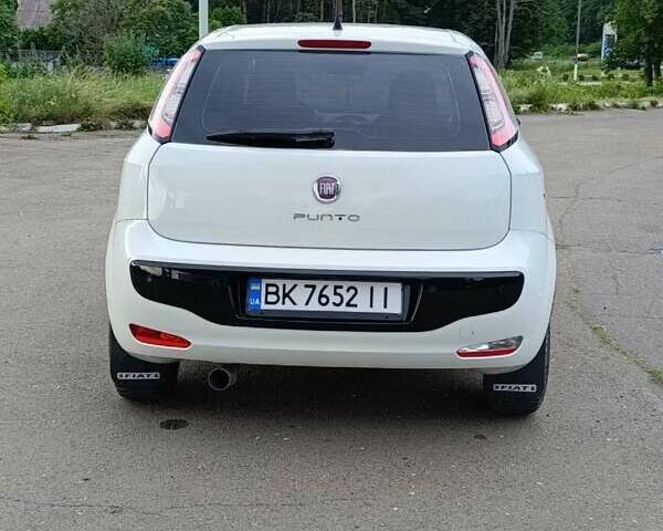 Белый Фиат Пунто, объемом двигателя 1.37 л и пробегом 156 тыс. км за 7750 $, фото 3 на Automoto.ua