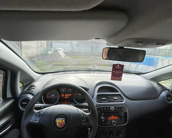 Белый Фиат Пунто, объемом двигателя 1.3 л и пробегом 234 тыс. км за 5200 $, фото 2 на Automoto.ua