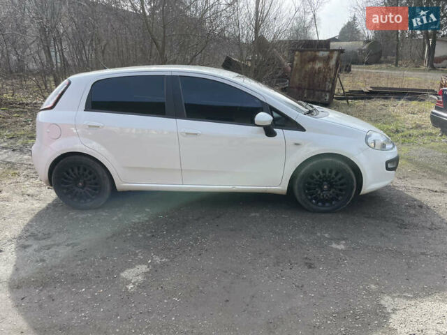 Белый Фиат Пунто, объемом двигателя 1.3 л и пробегом 234 тыс. км за 5200 $, фото 14 на Automoto.ua