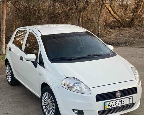 Белый Фиат Пунто, объемом двигателя 1.4 л и пробегом 102 тыс. км за 6300 $, фото 1 на Automoto.ua