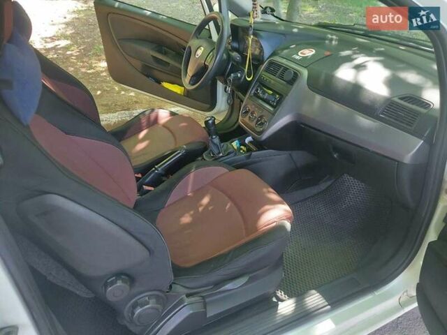 Белый Фиат Пунто, объемом двигателя 1.25 л и пробегом 161 тыс. км за 3900 $, фото 24 на Automoto.ua